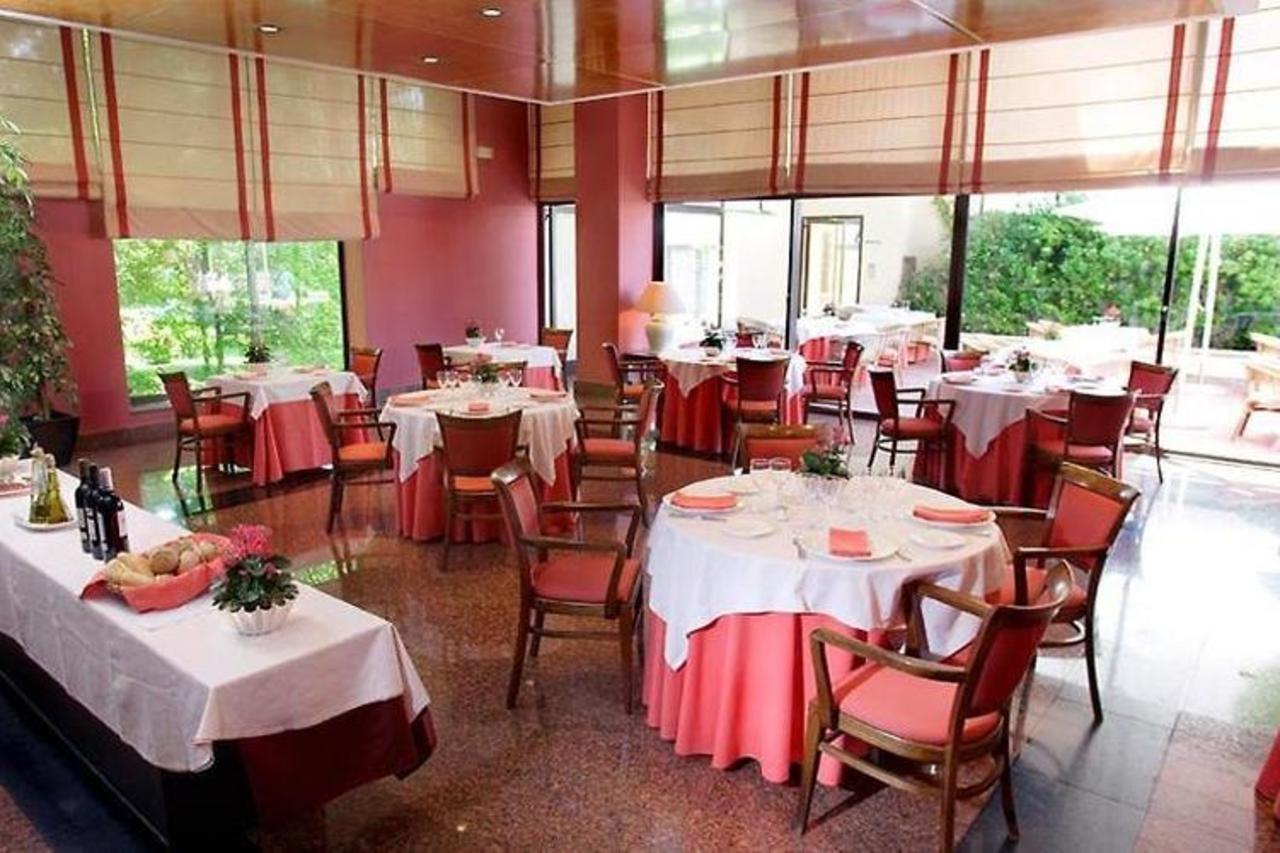 فندق الكوبنذاسفي  La Moraleja المطعم الصورة