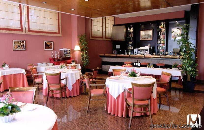 فندق الكوبنذاسفي  La Moraleja المطعم الصورة
